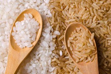 Белый и коричневый рис