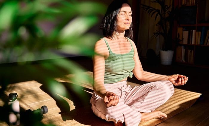 Когда лучше заниматься медитацией: утром или вечером?