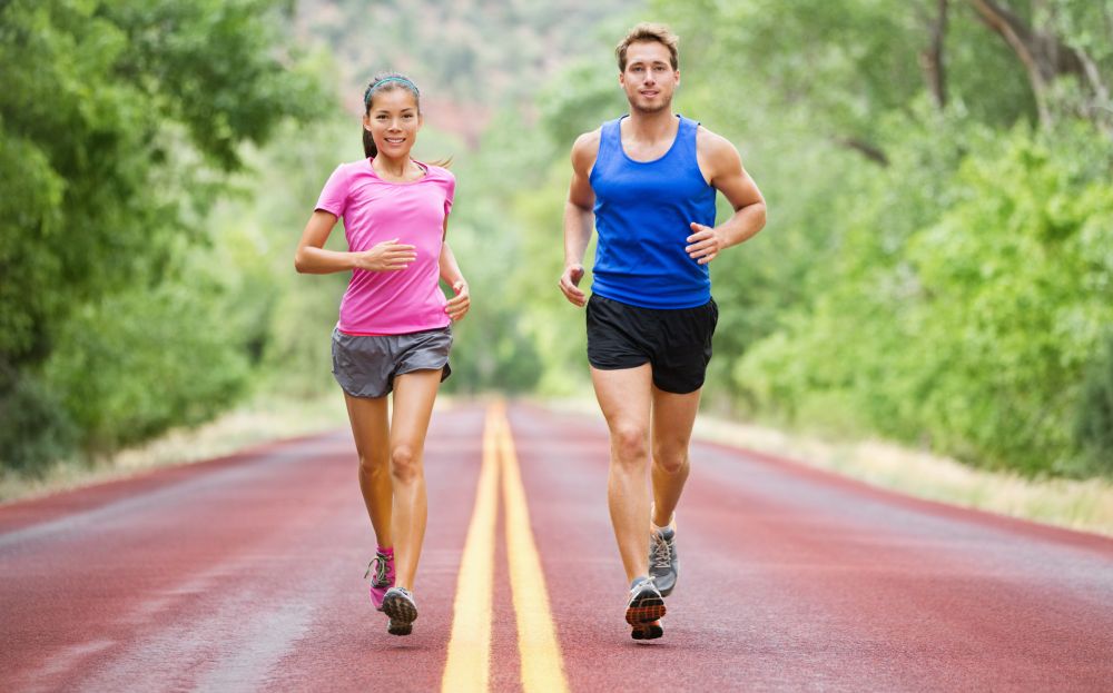 Фитнес-спорт пара бег трусцой